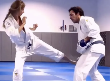 “世界第一超模”吉娘娘与布雷迪离婚2年后，怀上小9岁柔术教练男友的娃